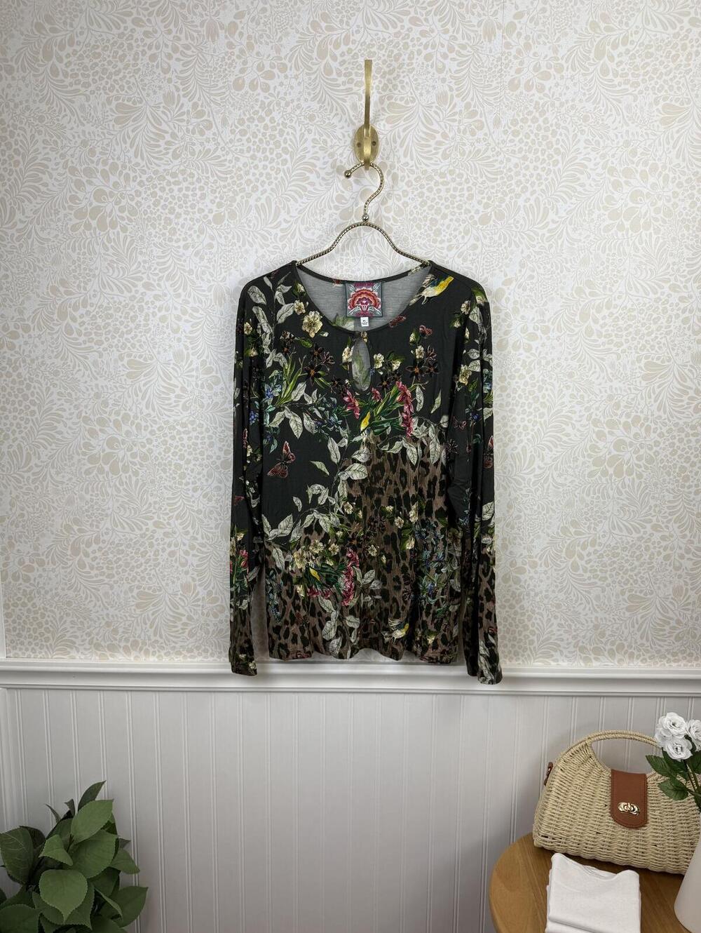 Johnny Was Green The Janie Favorite Keyhole Top - Size - XL - Picture 3 of 8